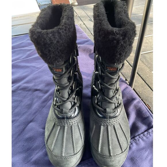 UGG Newberry Shearling Boots Waterproof/Insulated - Picture 2 of 11